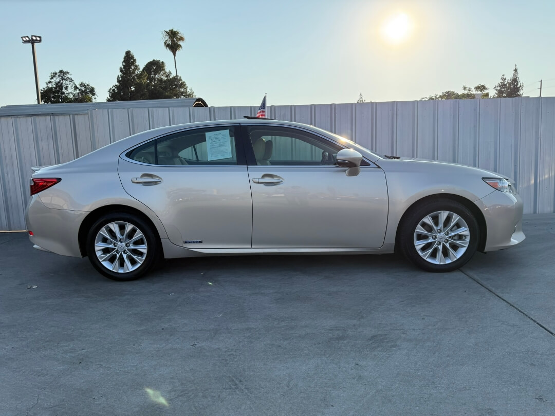 2013 Lexus ES 300h Base photo 7