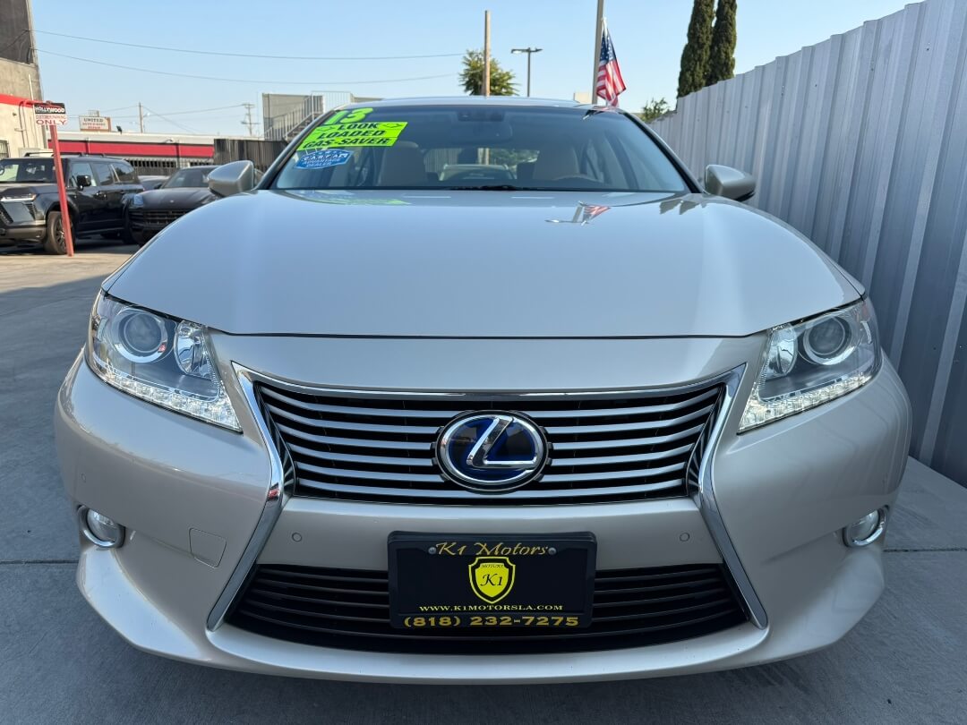 2013 Lexus ES 300h Base photo 9