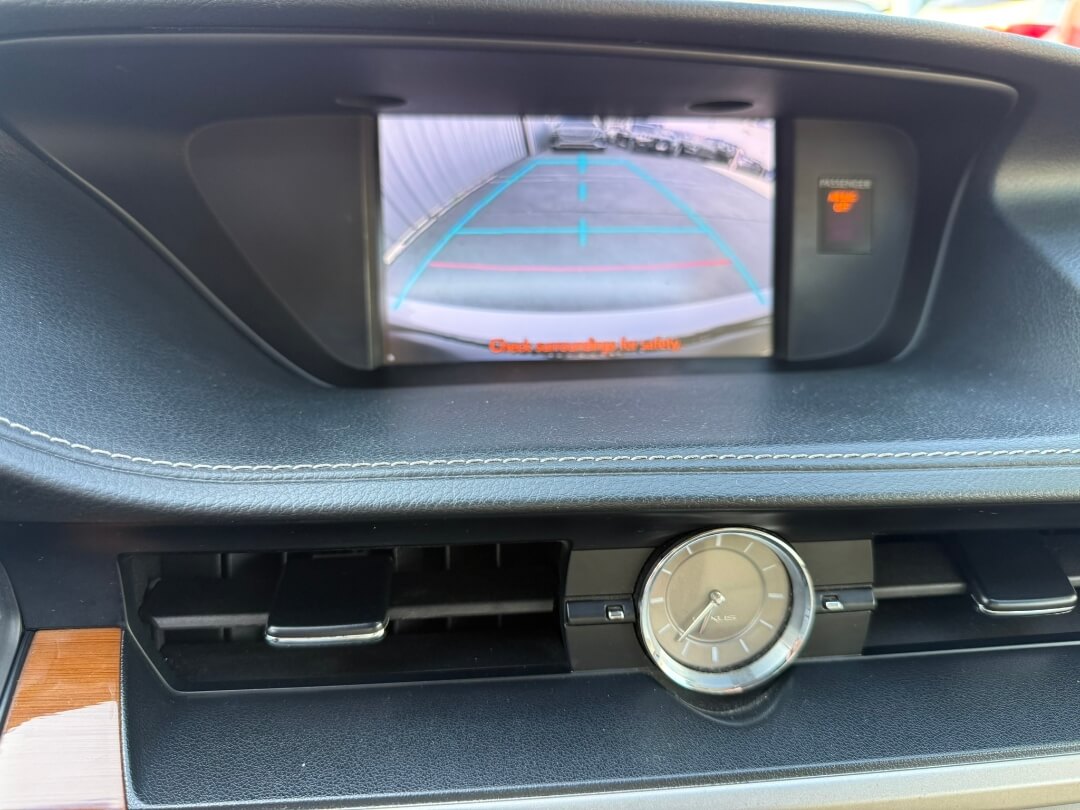 2013 Lexus ES 300h Base photo 24