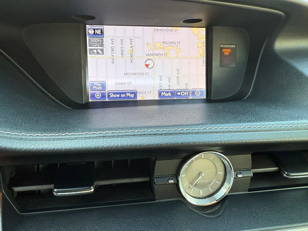 2013 Lexus ES 300h Base photo 23