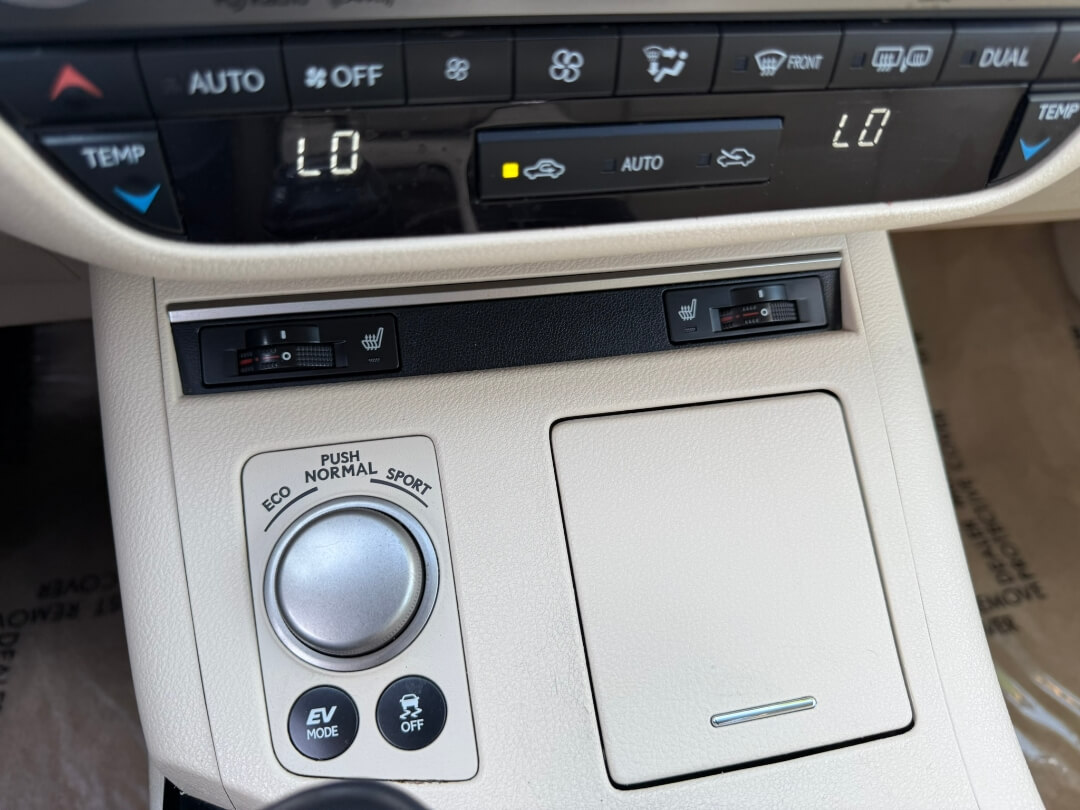 2013 Lexus ES 300h Base photo 25