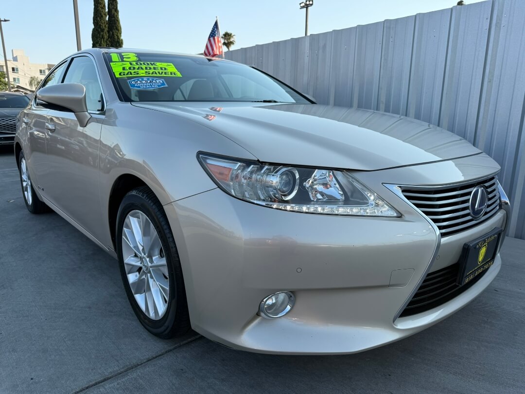 2013 Lexus ES 300h Base photo 3