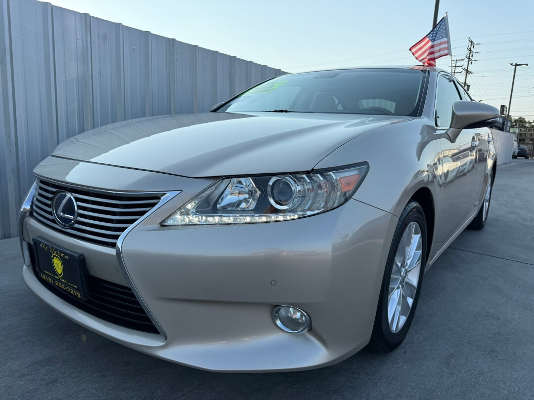 2013 Lexus ES 300h Base photo 4