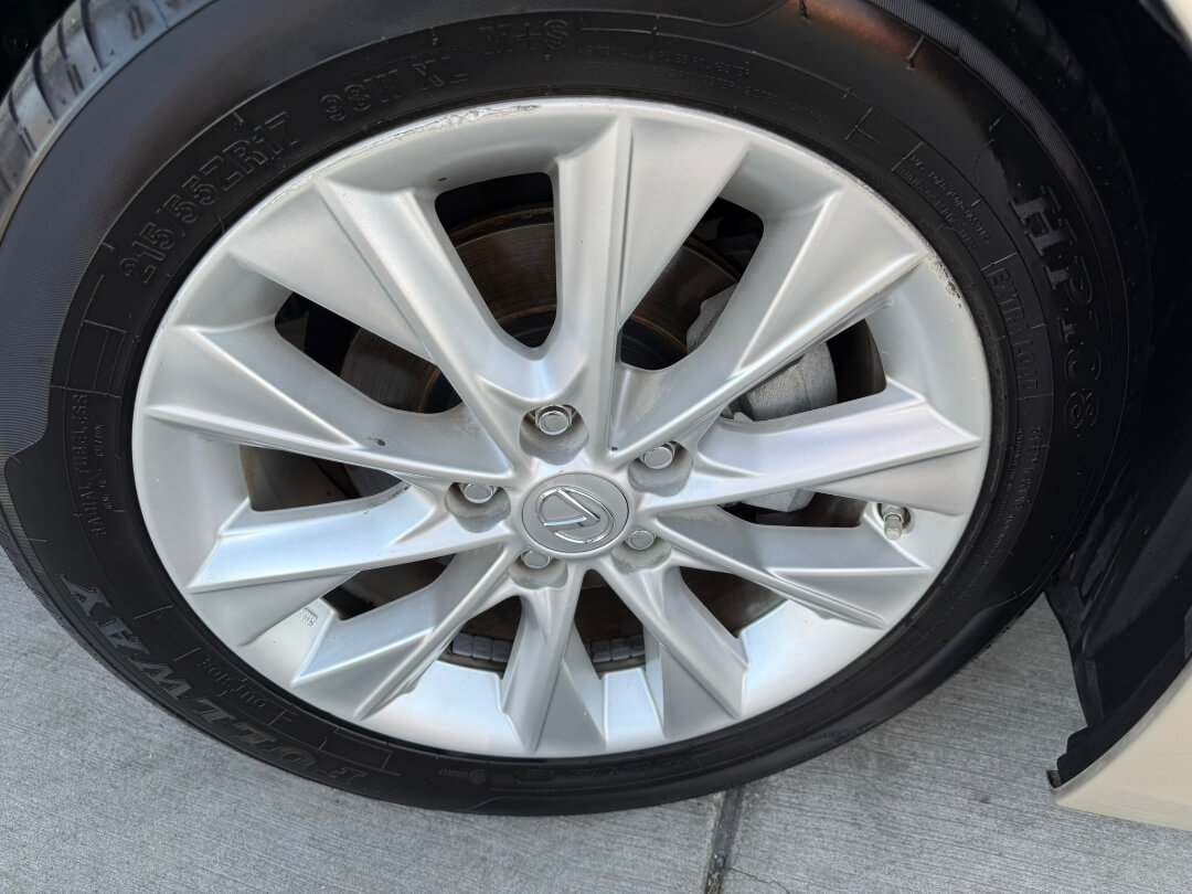 2013 Lexus ES 300h Base photo 26