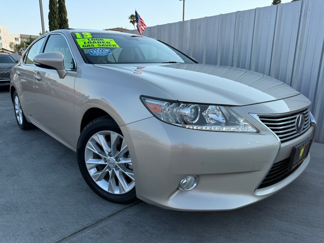 2013 Lexus ES 300h's photo