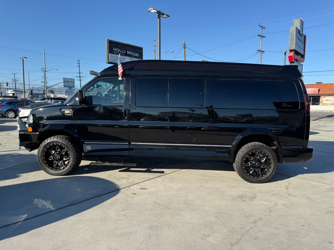 2018 Chevrolet Express 2500 photo 2