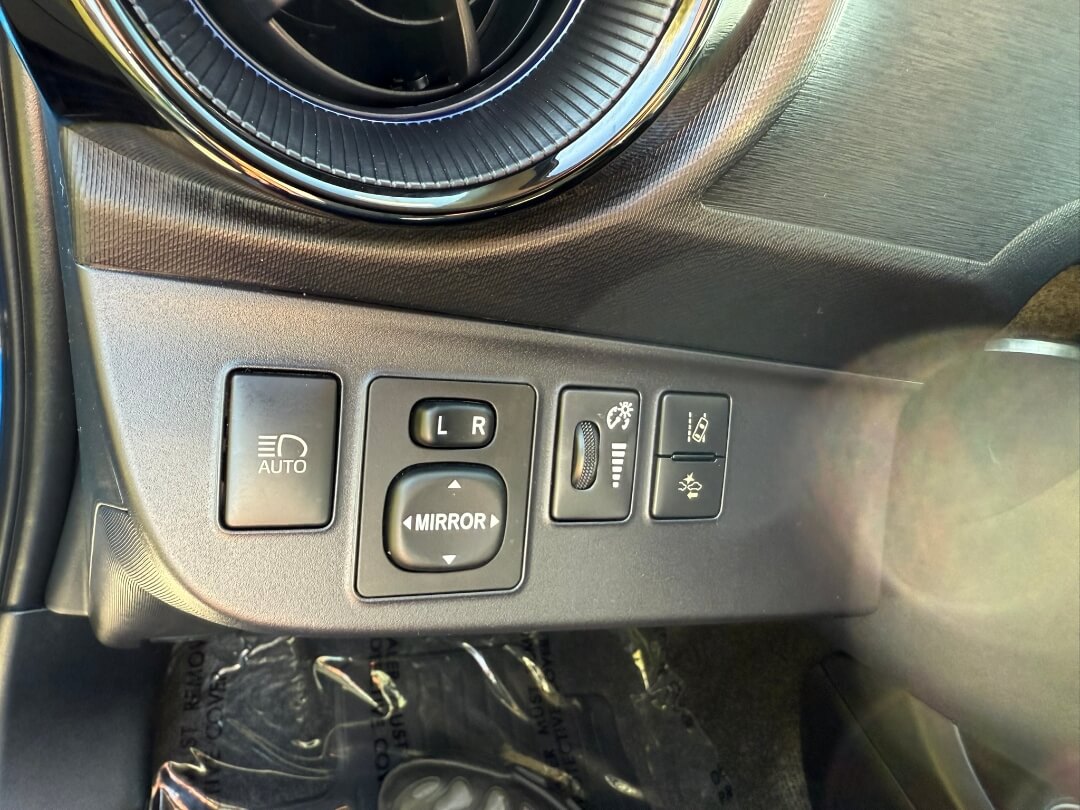 2018 Toyota Prius C Three photo 25