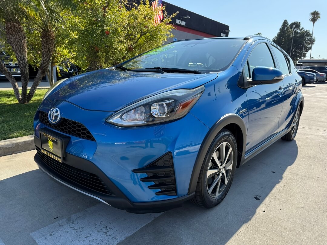 2018 Toyota Prius C Three photo 4