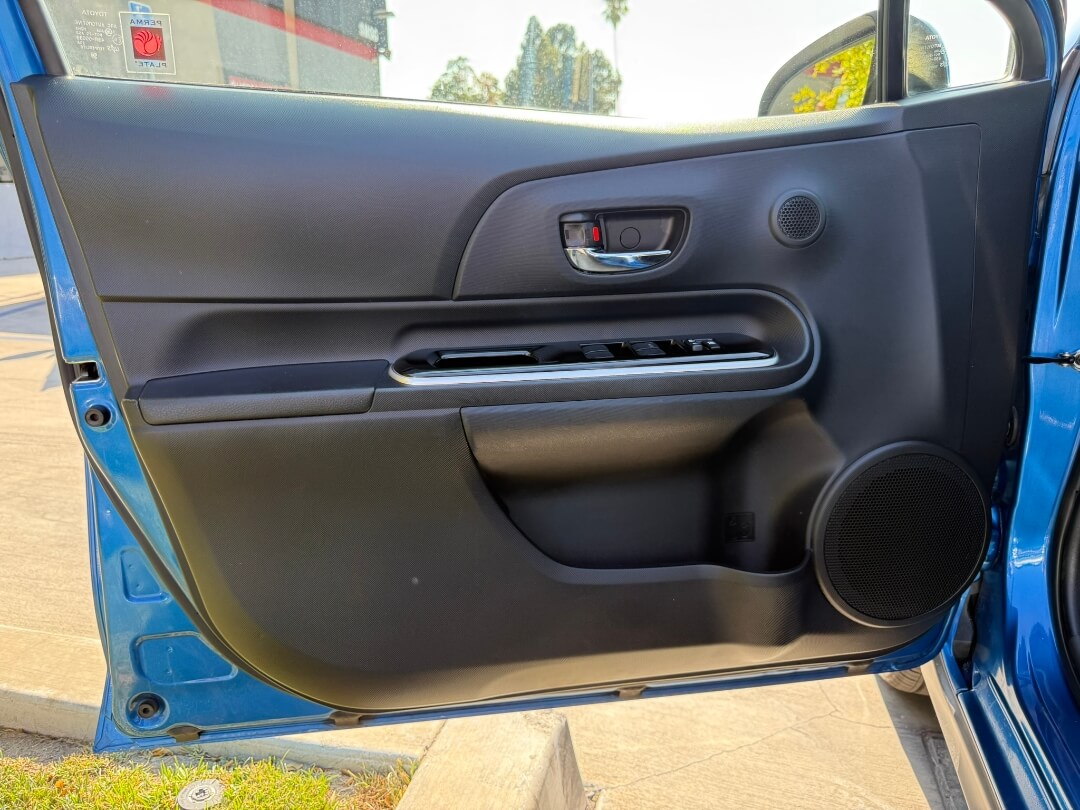 2018 Toyota Prius C Three photo 13
