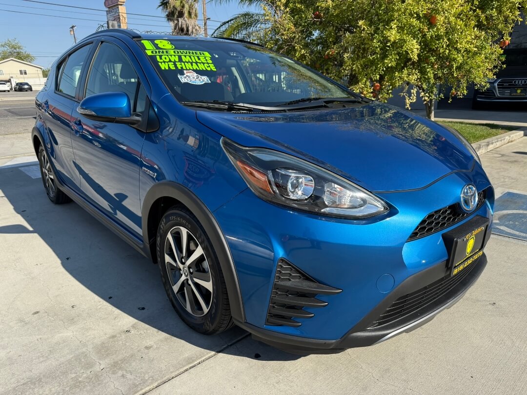 2018 Toyota Prius C Three photo 3