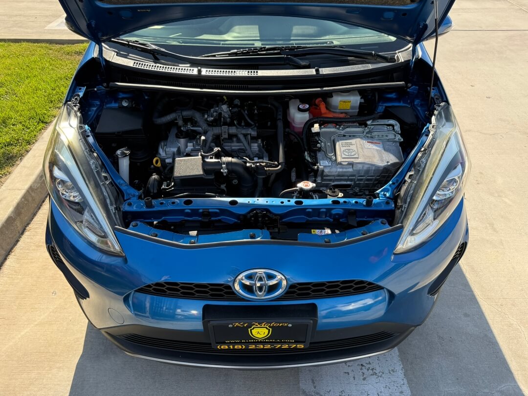2018 Toyota Prius C Three photo 11