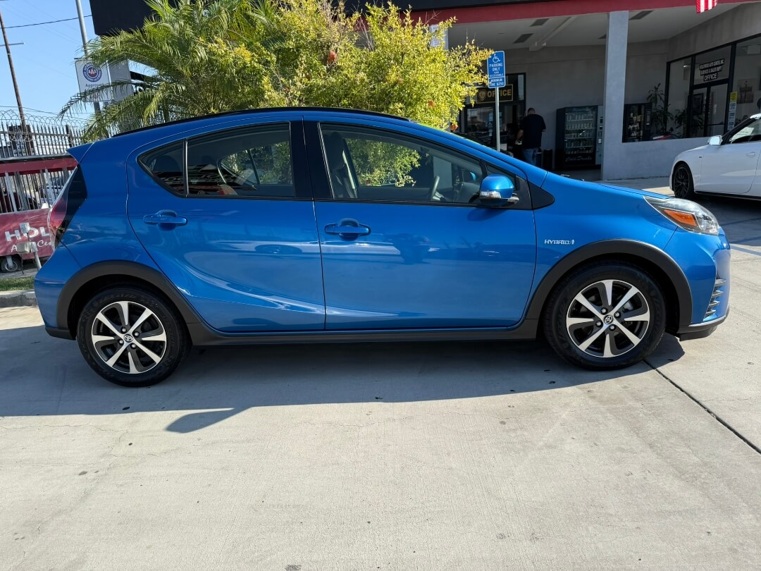 2018 Toyota Prius C Three photo 7