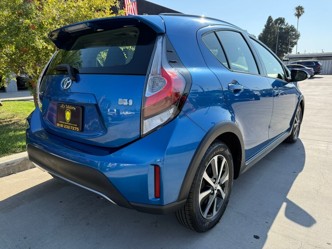 2018 Toyota Prius C Three photo 6