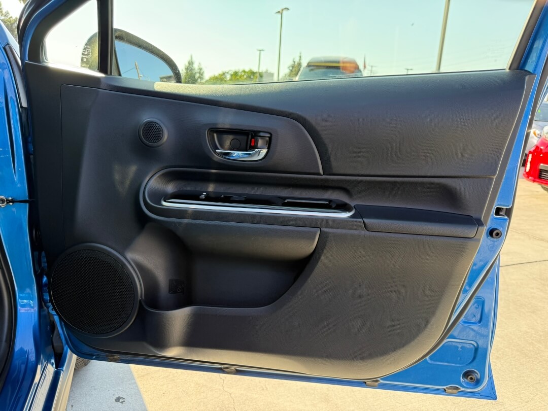 2018 Toyota Prius C Three photo 14