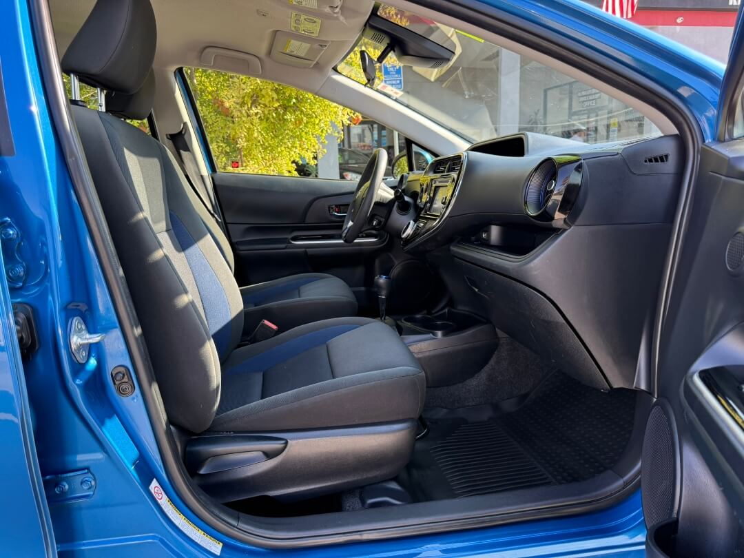 2018 Toyota Prius C Three photo 18