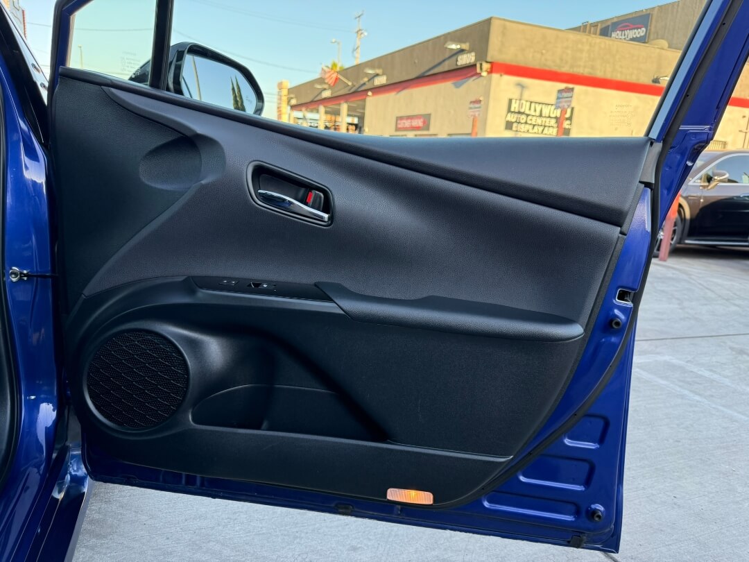 2016 Toyota Prius Four photo 14