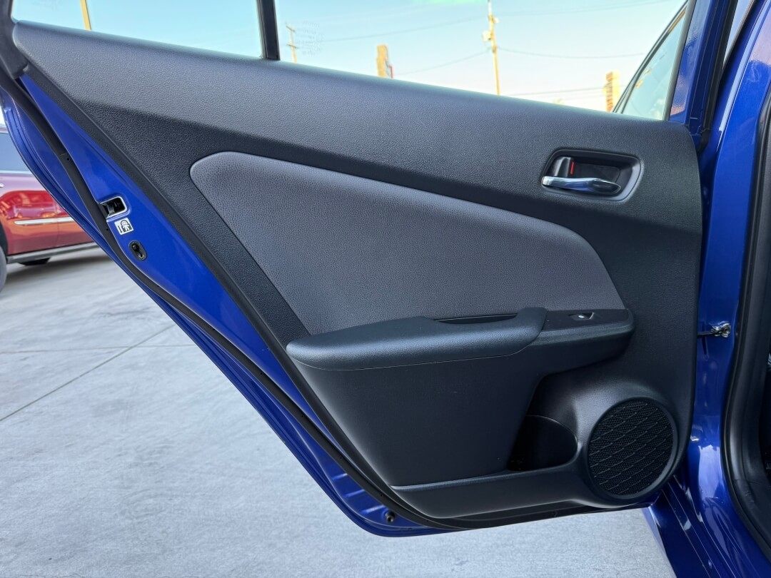 2016 Toyota Prius Four photo 15