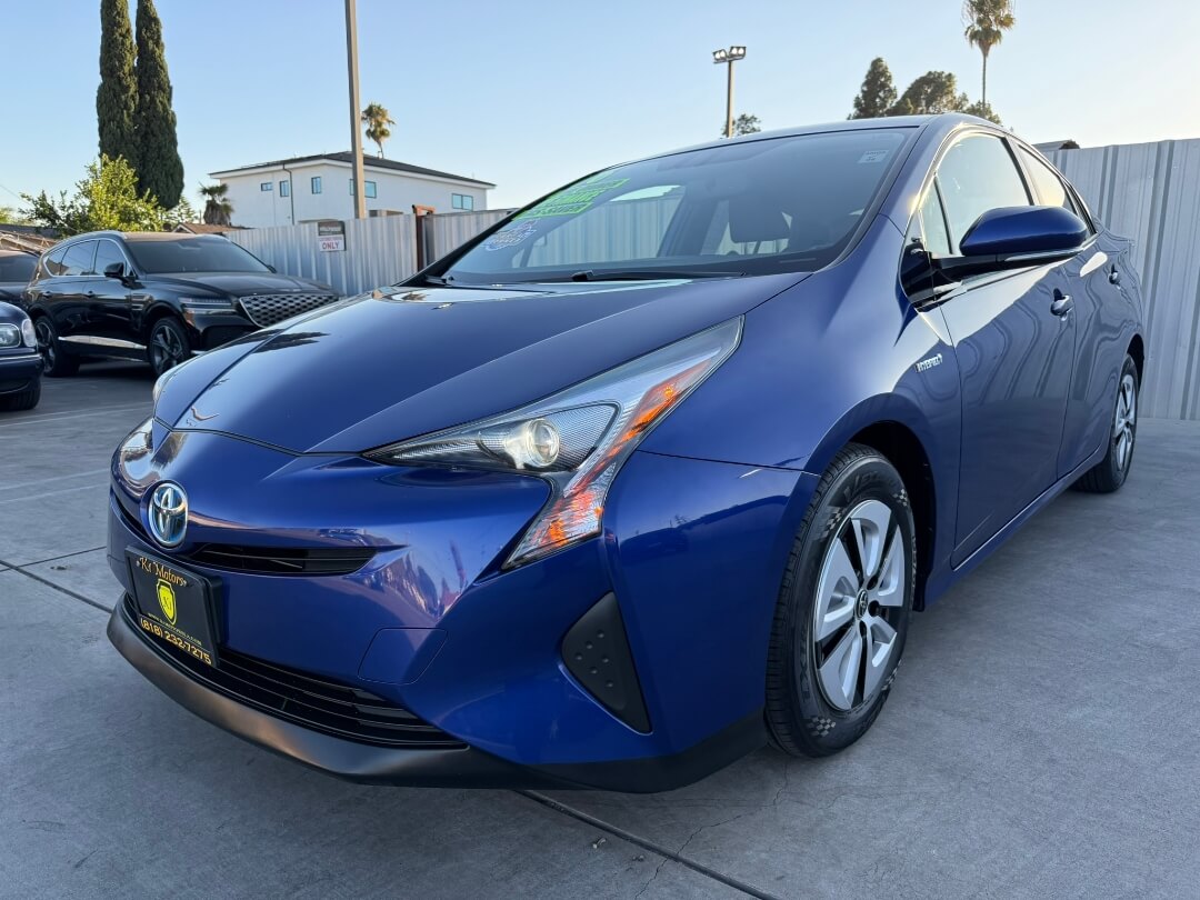 2016 Toyota Prius Four photo 4