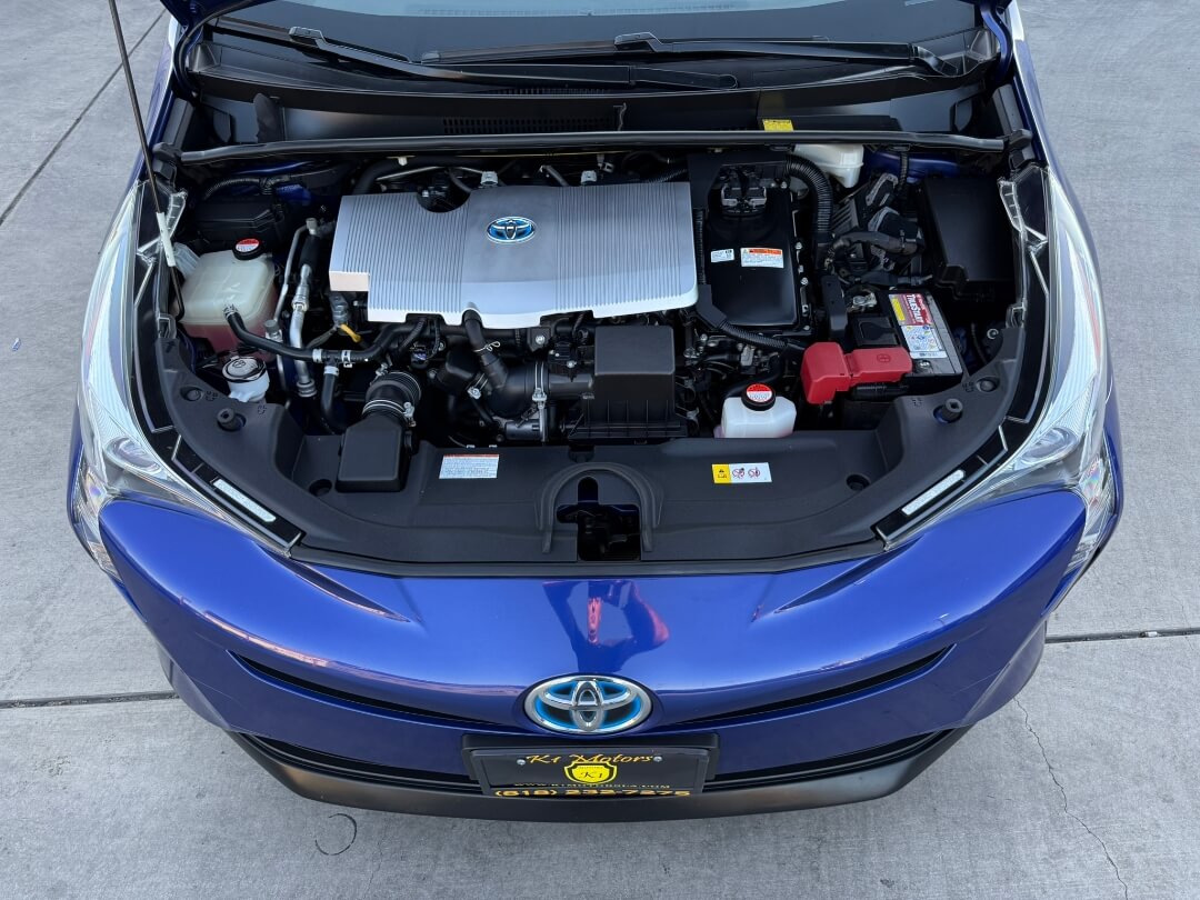 2016 Toyota Prius Four photo 11