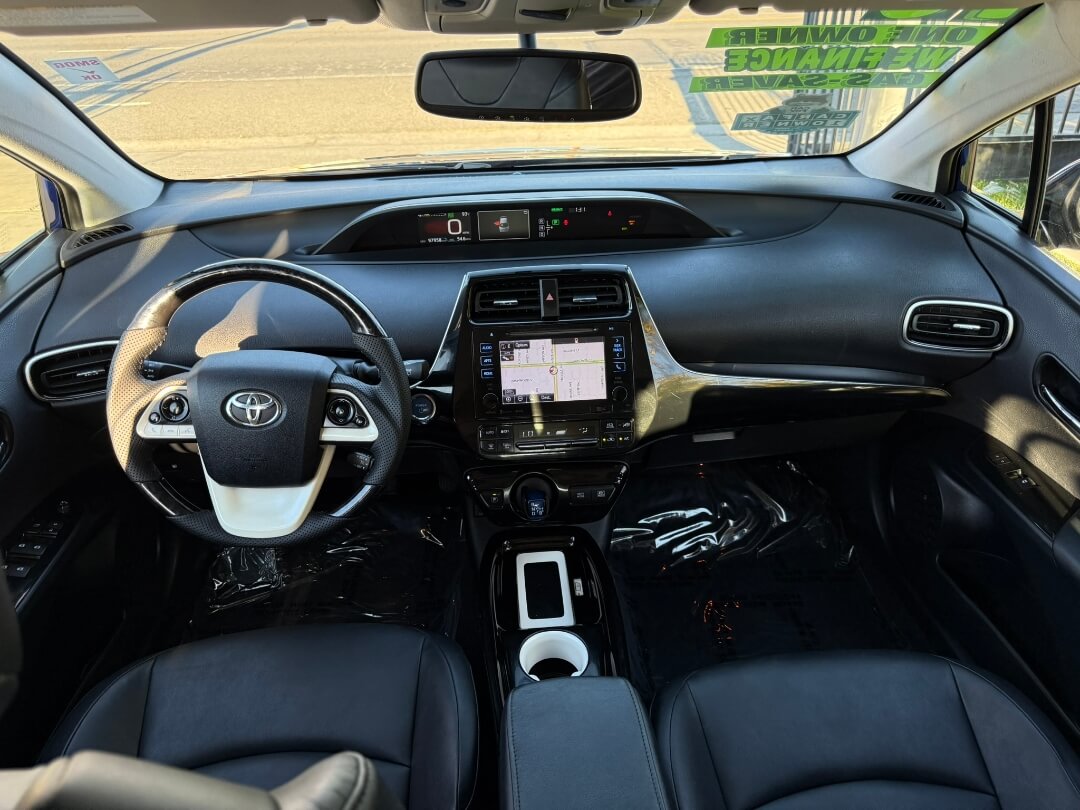 2016 Toyota Prius Four photo 21