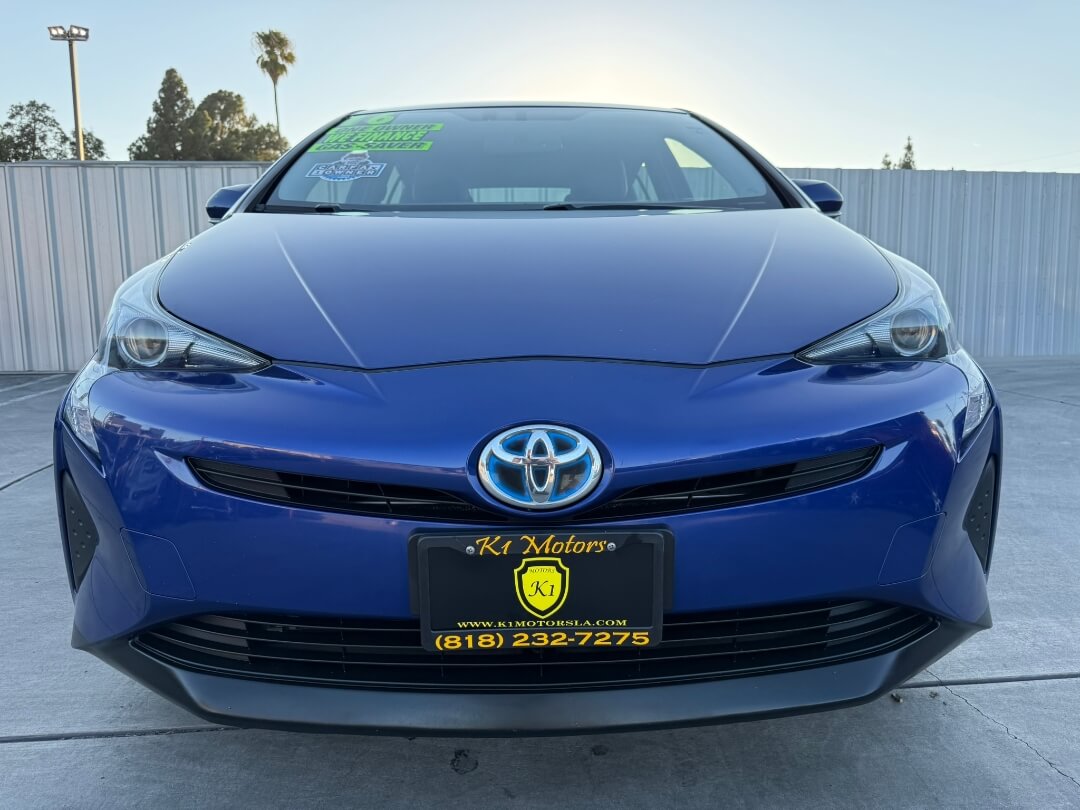 2016 Toyota Prius Four photo 9