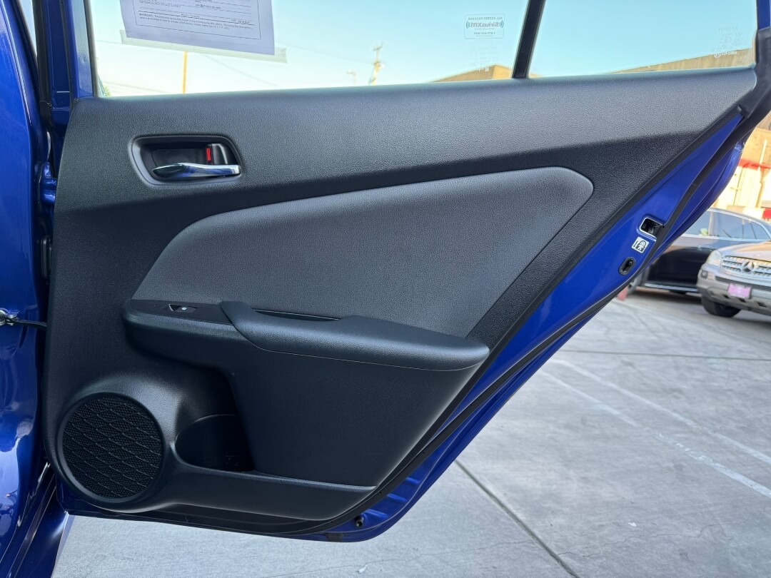 2016 Toyota Prius Four photo 16