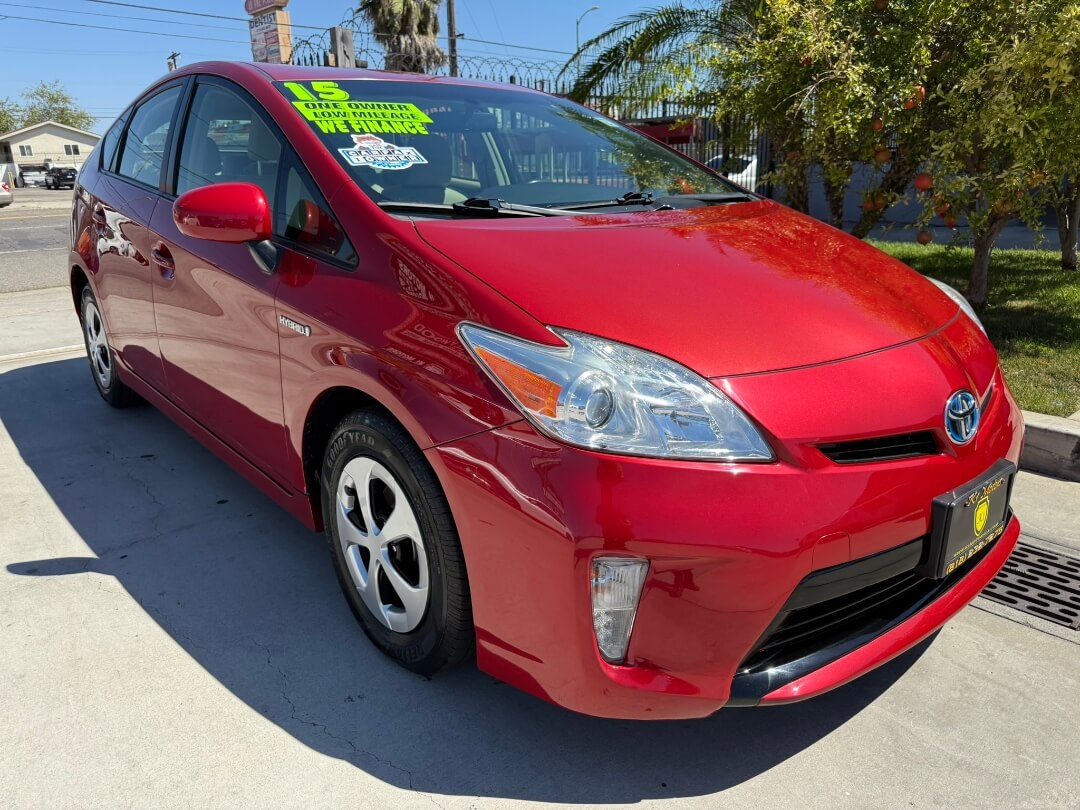 2015 Toyota Prius Three photo 3