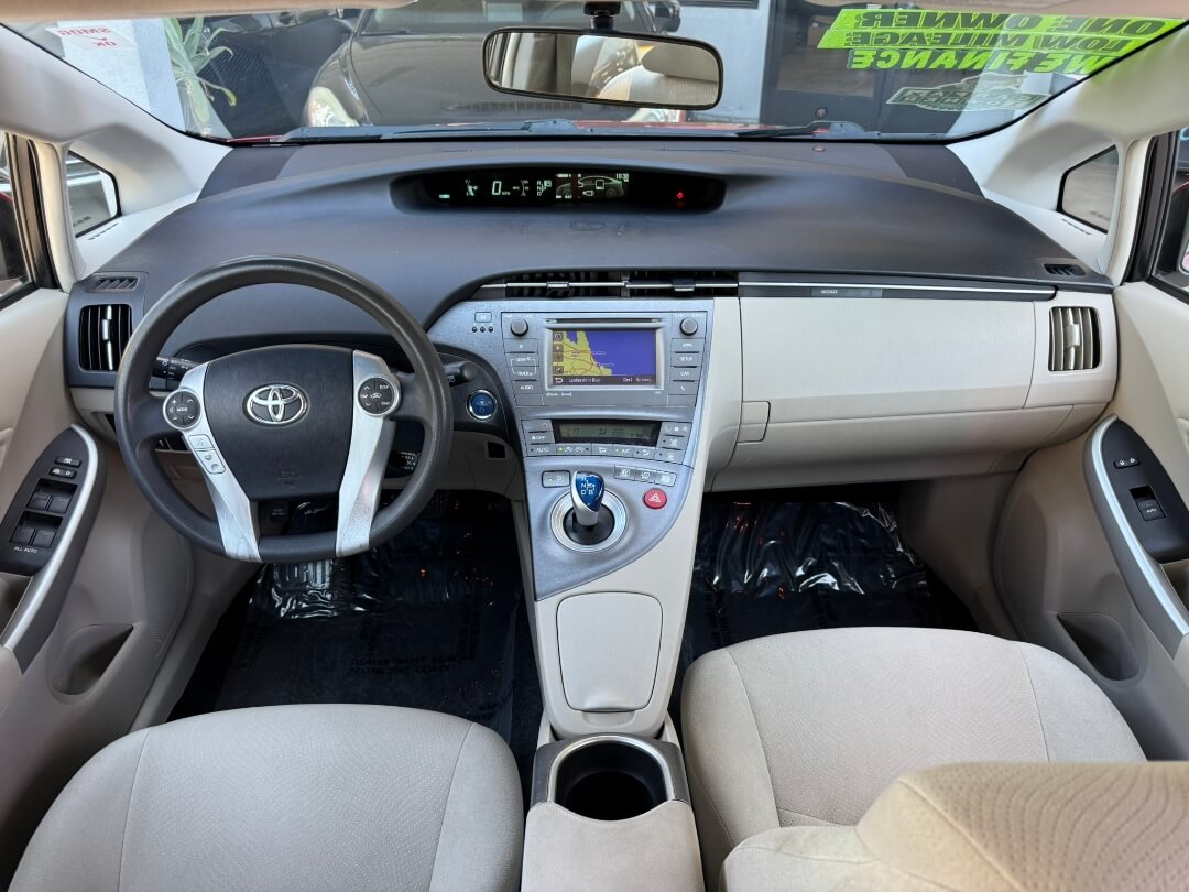 2015 Toyota Prius Three photo 21