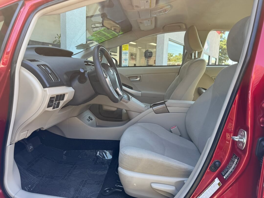 2015 Toyota Prius Three photo 17
