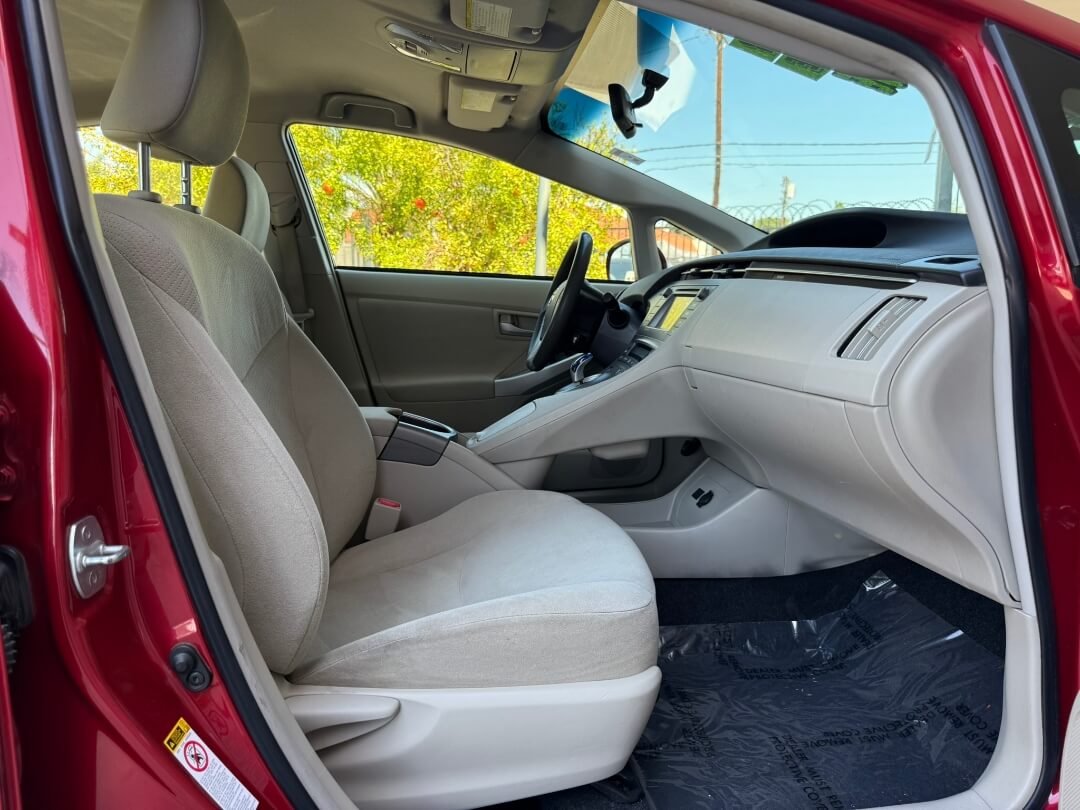 2015 Toyota Prius Three photo 18