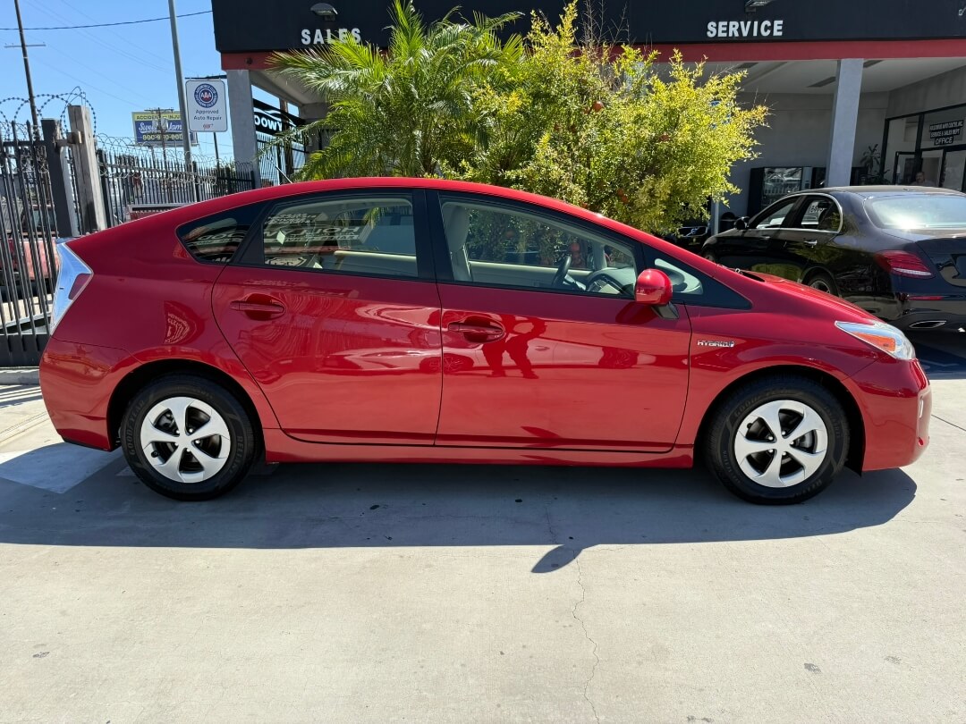 2015 Toyota Prius Three photo 7