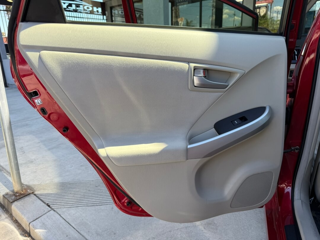 2015 Toyota Prius Three photo 15
