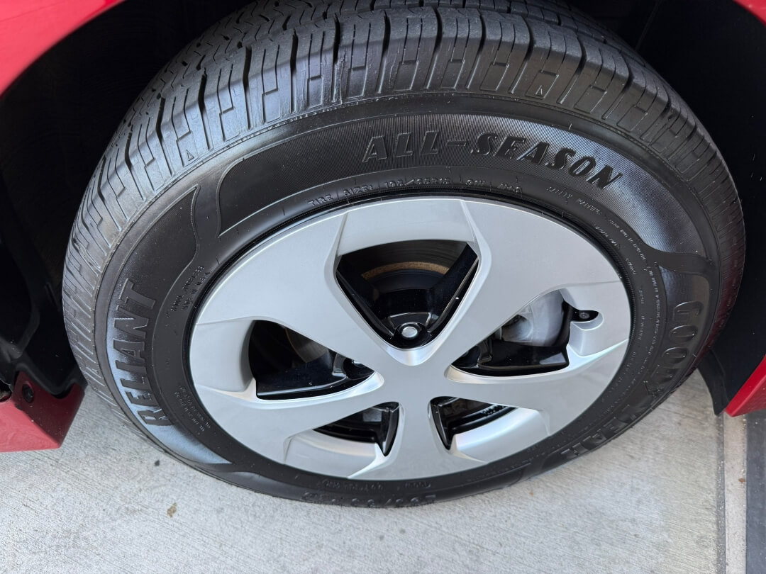 2015 Toyota Prius Three photo 25