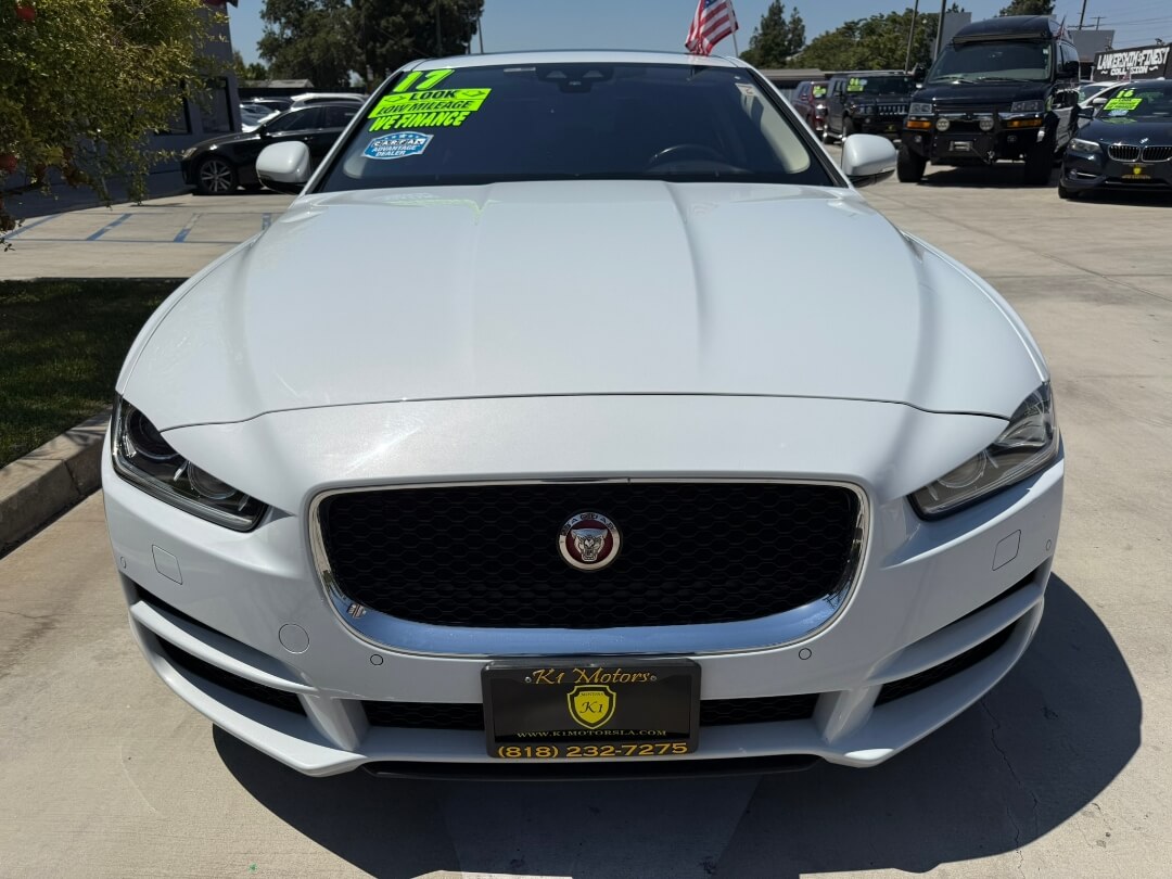 2017 Jaguar XE photo 9