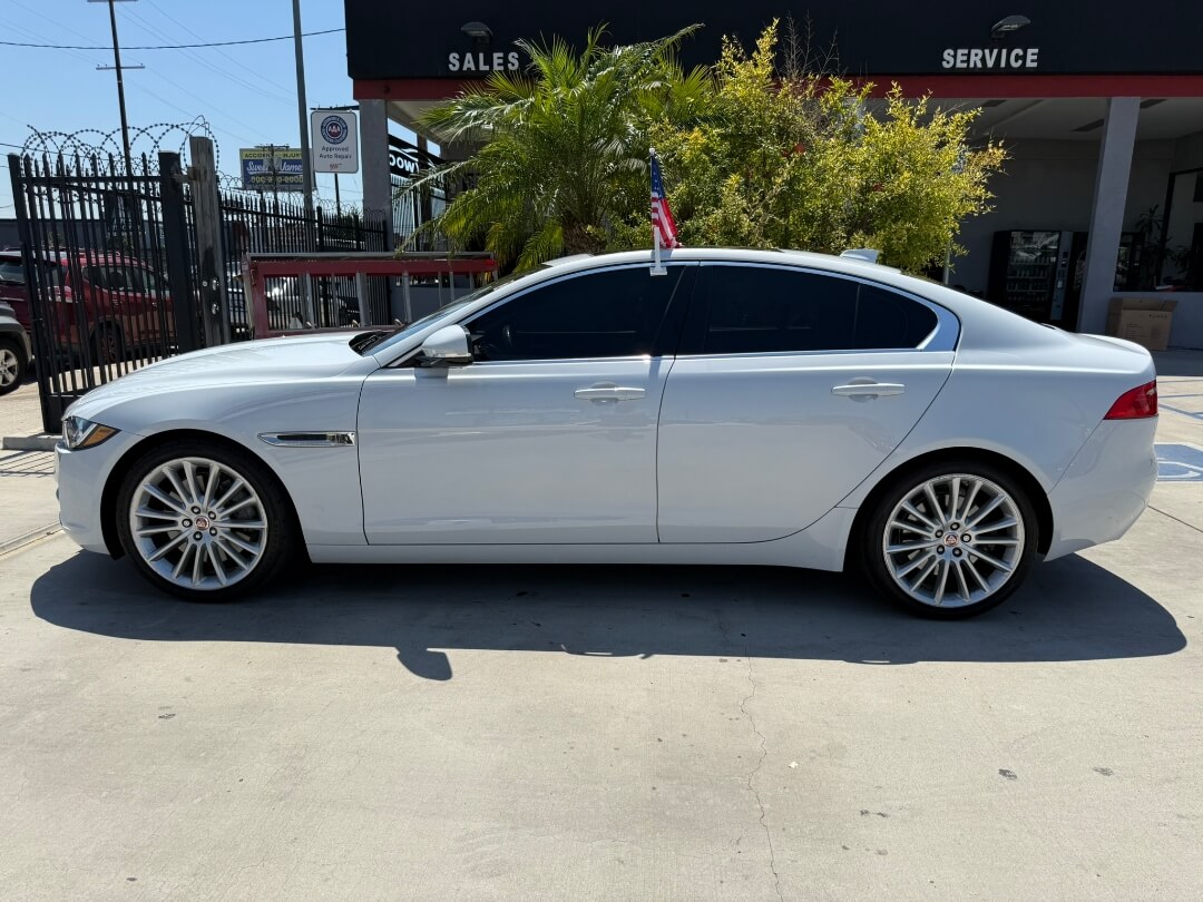 2017 Jaguar XE photo 8