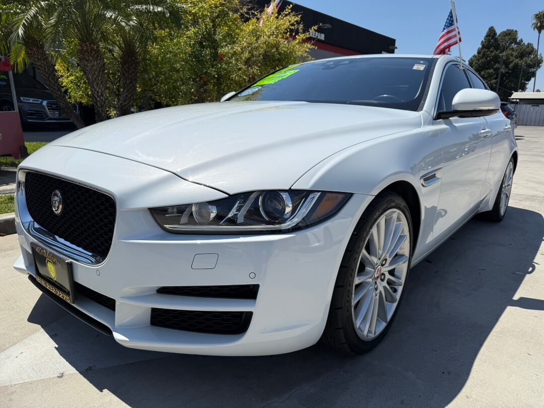 2017 Jaguar XE photo 4