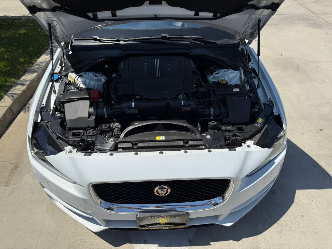 2017 Jaguar XE photo 11