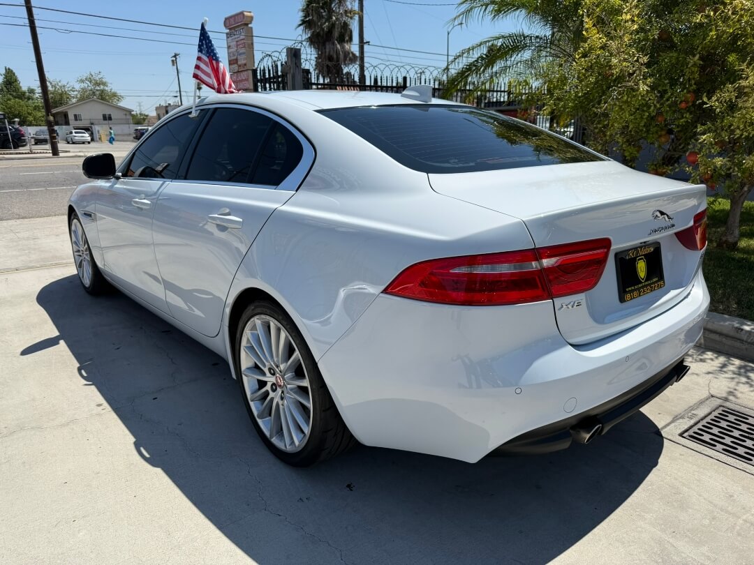 2017 Jaguar XE photo 5