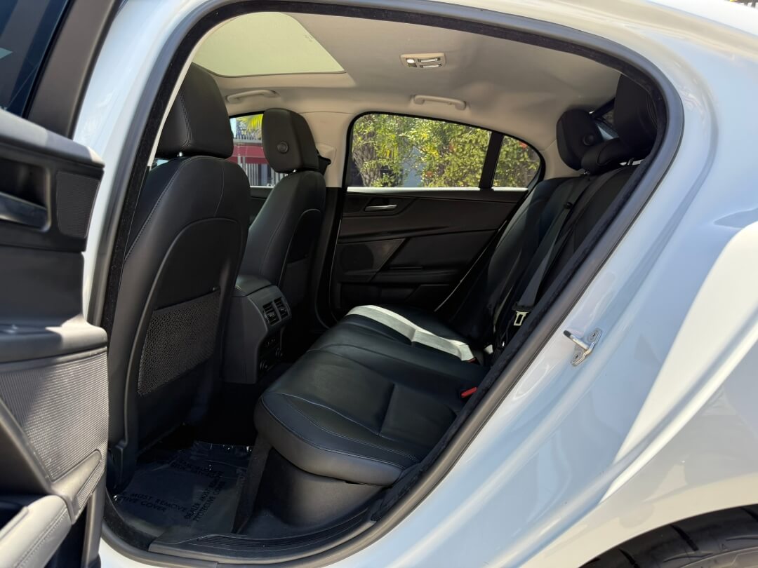2017 Jaguar XE photo 19