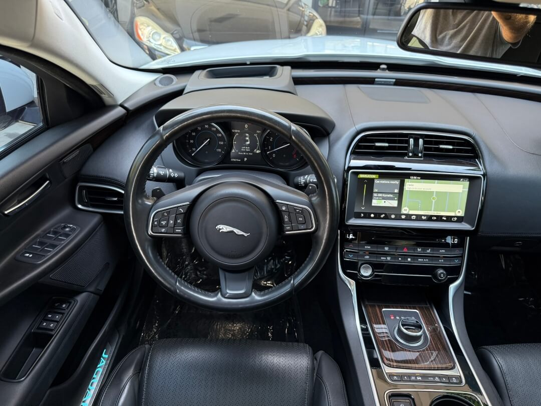 2017 Jaguar XE photo 23