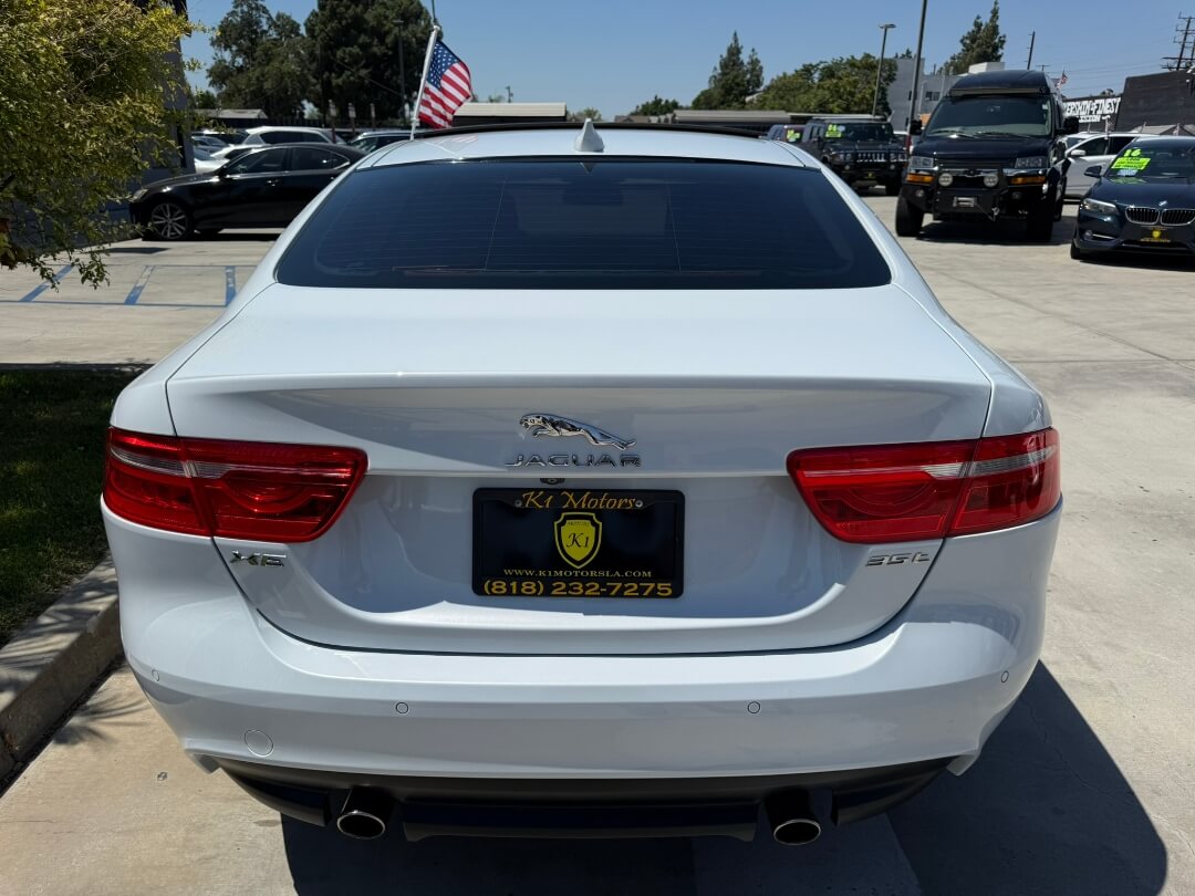 2017 Jaguar XE photo 10