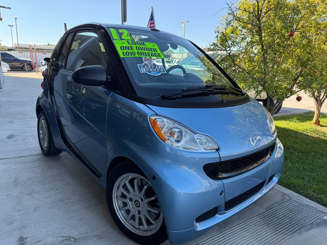 2012 smart fortwo passion cabriolet's photo