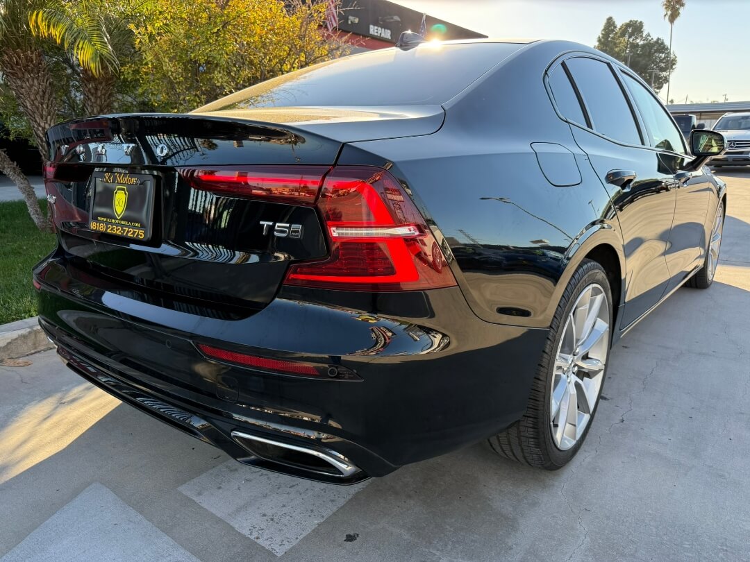 2021 Volvo S60 T5 Momentum AWD photo 4