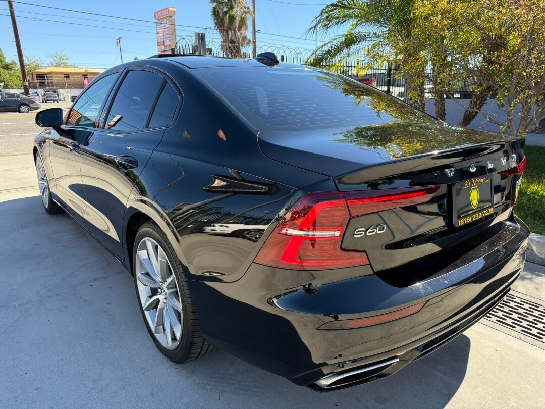 2021 Volvo S60 T5 Momentum AWD photo 3