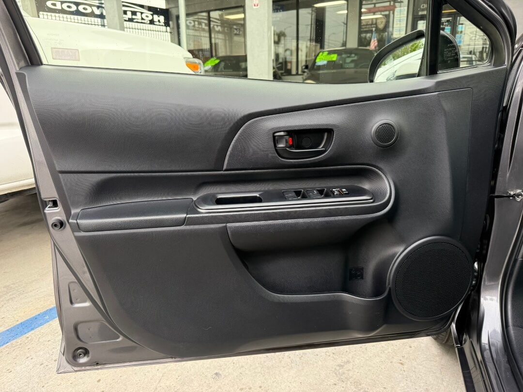 2015 Toyota Prius C One