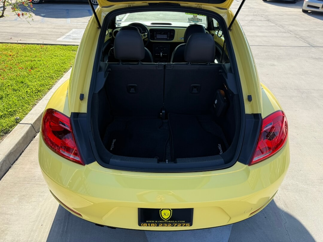 2013 Volkswagen Beetle 2.5L PZEV WITH SUNROOF 