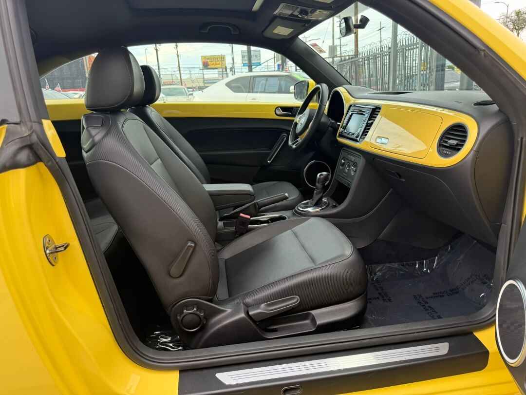 2013 Volkswagen Beetle 2.5L PZEV WITH SUNROOF 