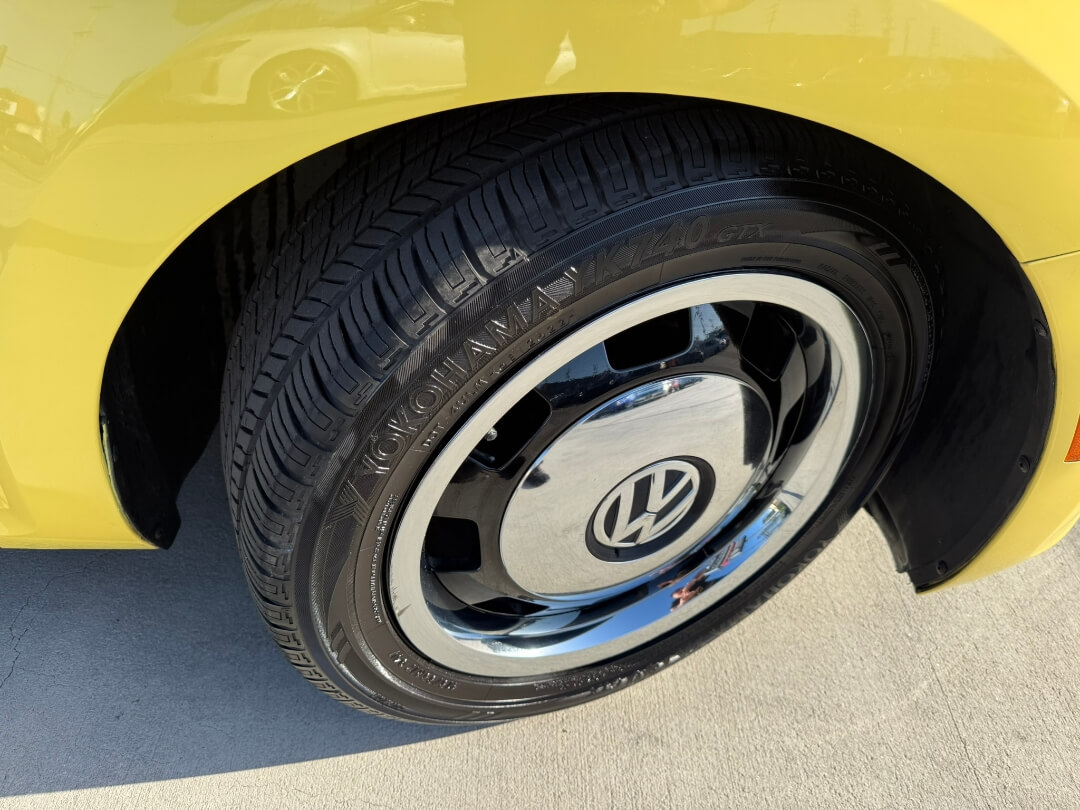 2013 Volkswagen Beetle 2.5L PZEV WITH SUNROOF 