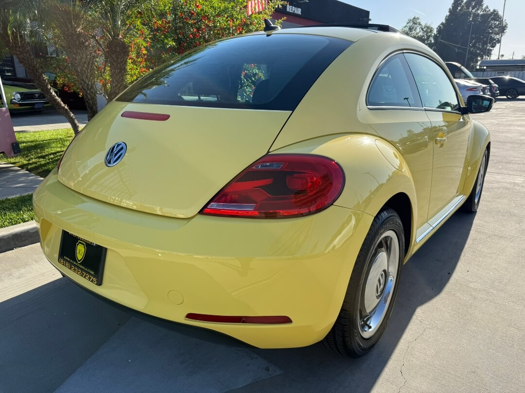 2013 Volkswagen Beetle 2.5L PZEV WITH SUNROOF 