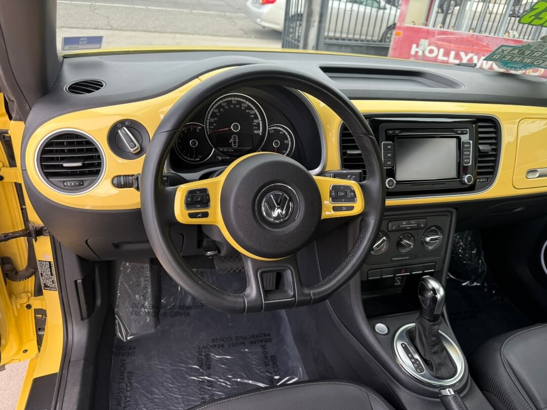 2013 Volkswagen Beetle 2.5L PZEV WITH SUNROOF 